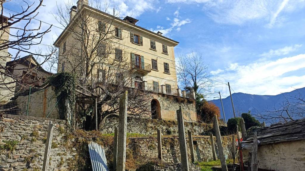 Intero Stabile in vendita a Crevoladossola via alla Villa d'Oira