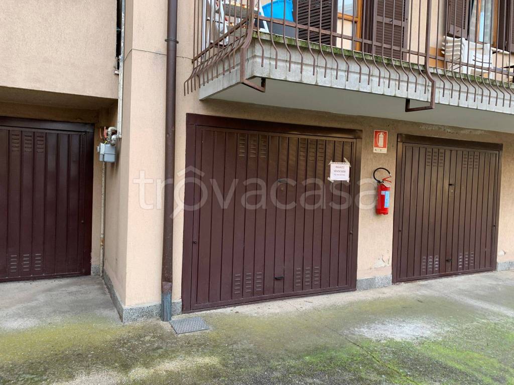 Garage in vendita a Inveruno via Como, 1