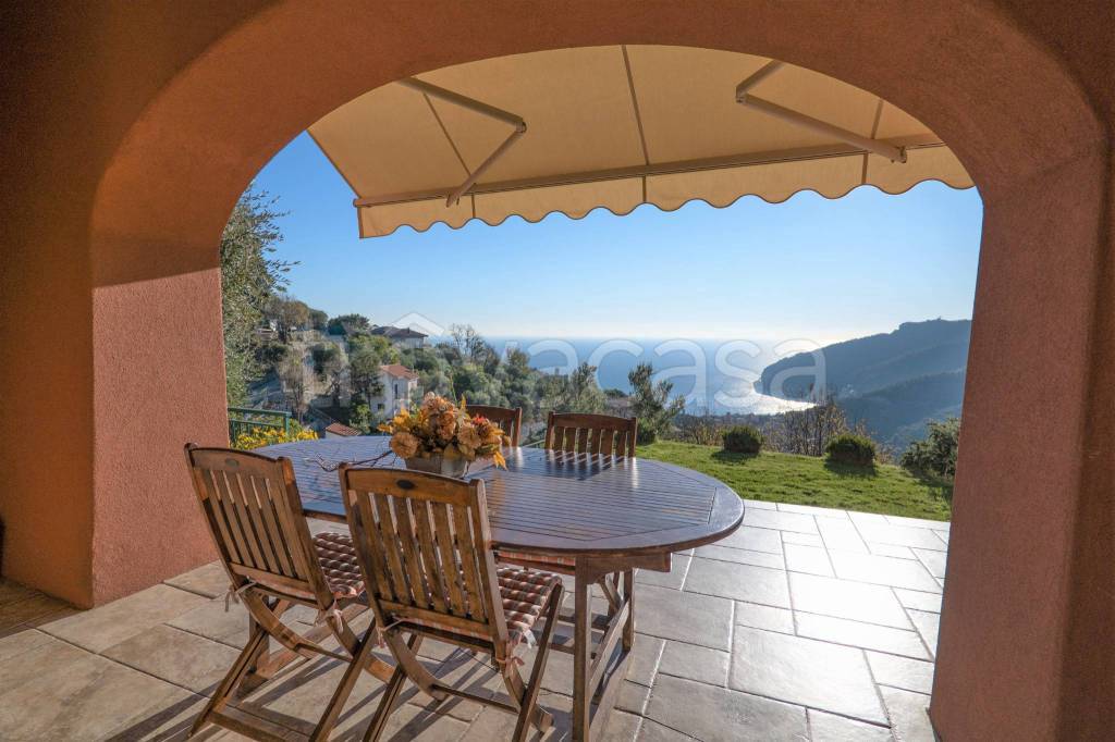 Villa Bifamiliare in vendita a Noli regione Zuglieno