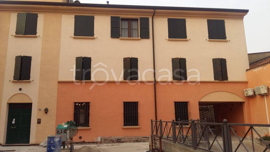 Appartamento in in vendita da privato a Guastalla via Edmondo De Amicis, 23