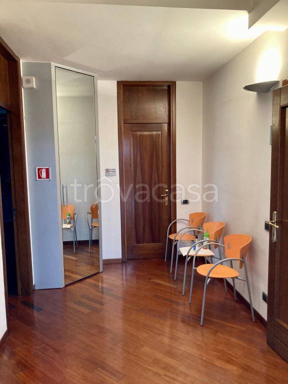 Ufficio in affitto a Vimercate via Camillo Benso di Cavour