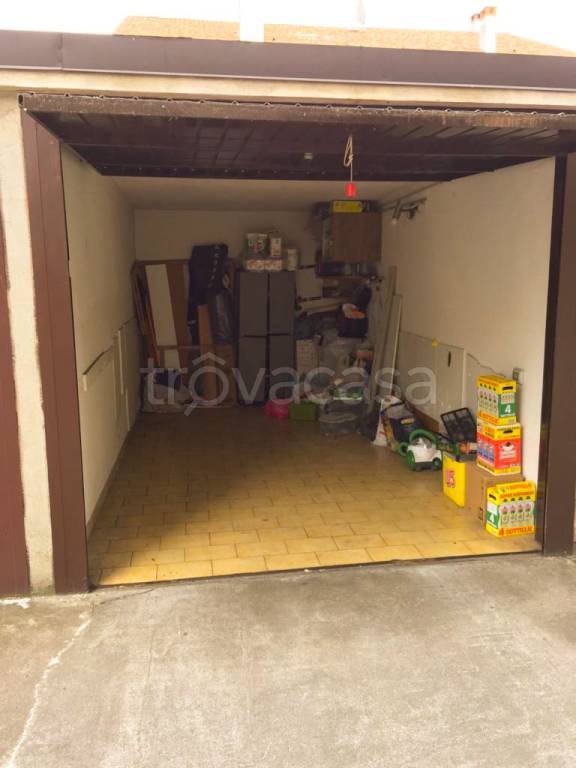 Garage in vendita a Cesate via Vecchia Comasina, 23