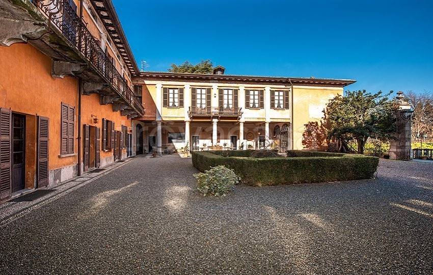 Villa in vendita a Daverio piazza Monte Grappa