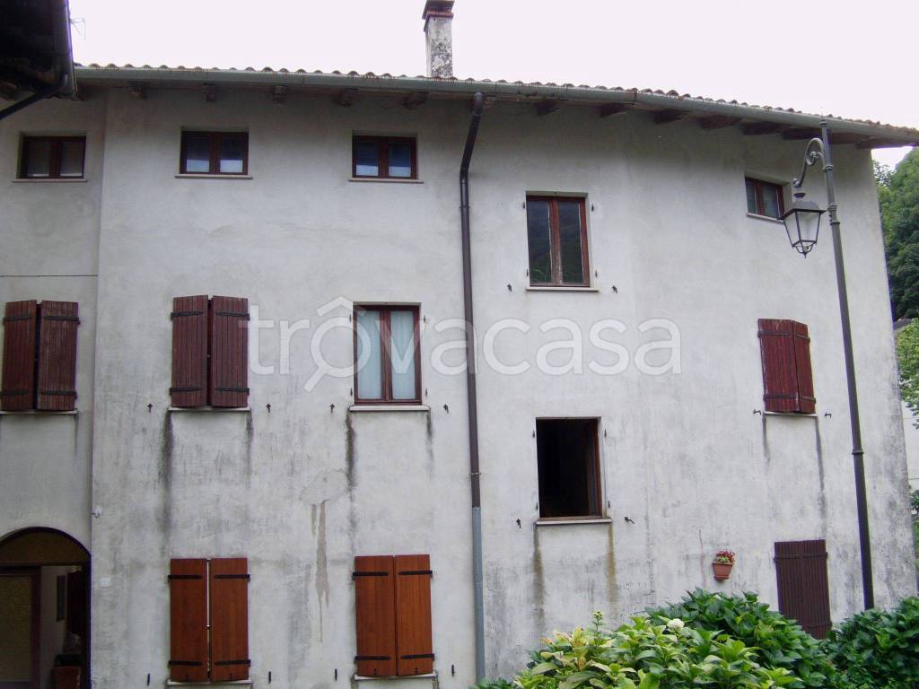 Villa in in vendita da privato a Meduno via Giuseppe Garibaldi, 38