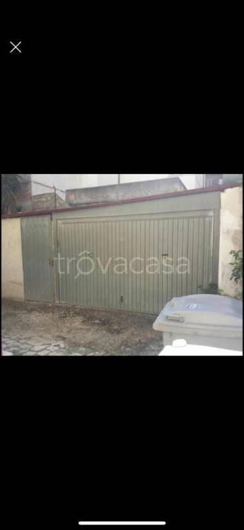 Garage in vendita a Guidonia Montecelio via Bari, 7