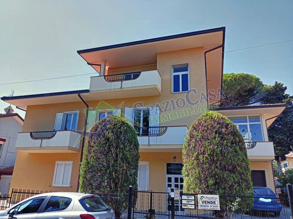 Villa Bifamiliare in vendita a Giulianova via Guglielmo Oberdan, 34
