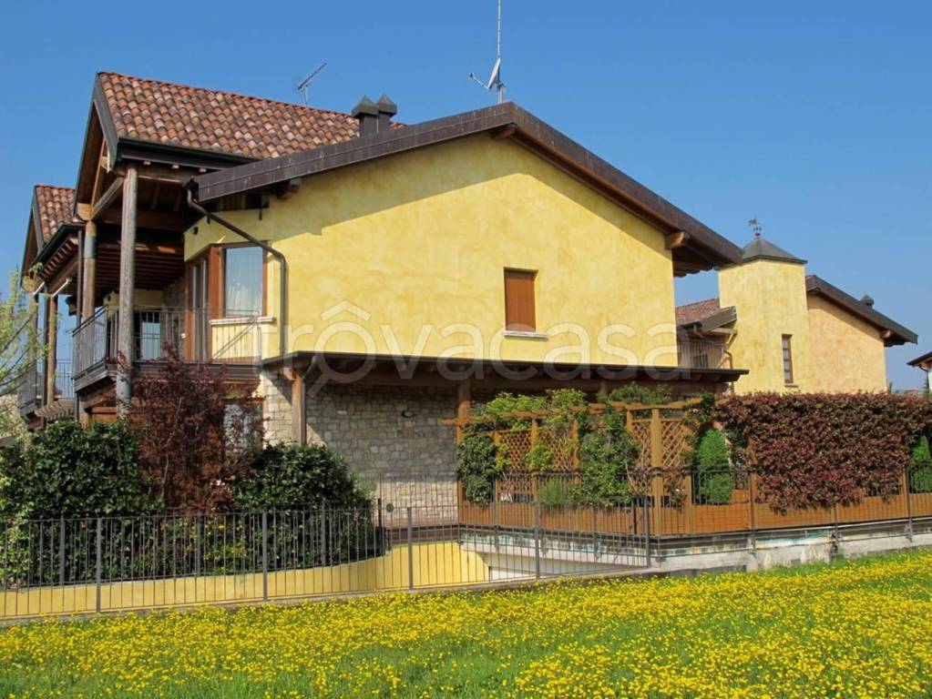 Villa Bifamiliare in vendita a Lonato del Garda