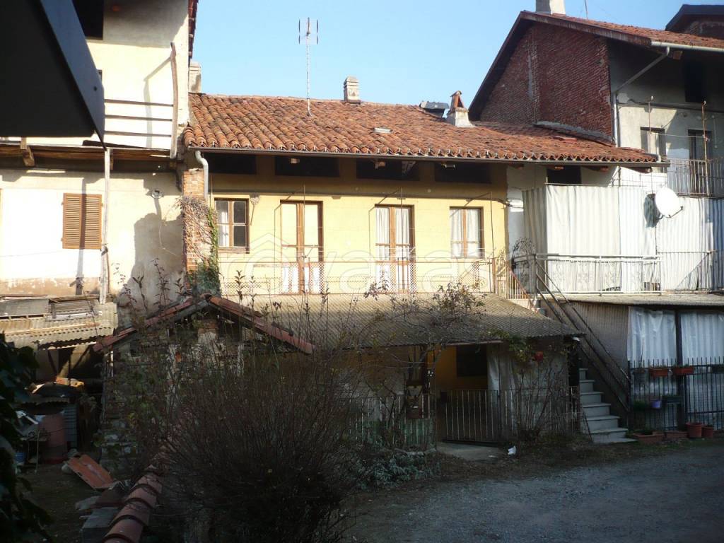 Casa Indipendente in vendita a Castellamonte frazione Spineto, 138