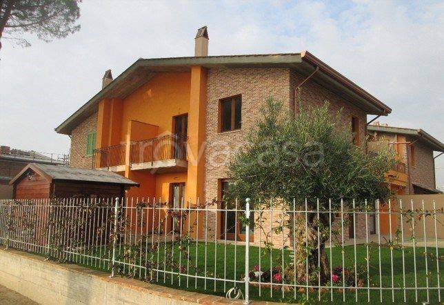 Villa Bifamiliare in vendita a Perugia via Emanuela