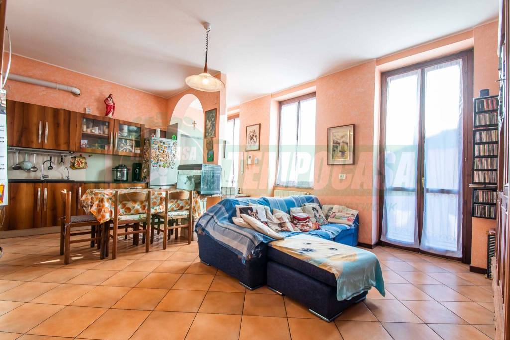 Appartamento in vendita a Fenegrò via Madonna del Castello