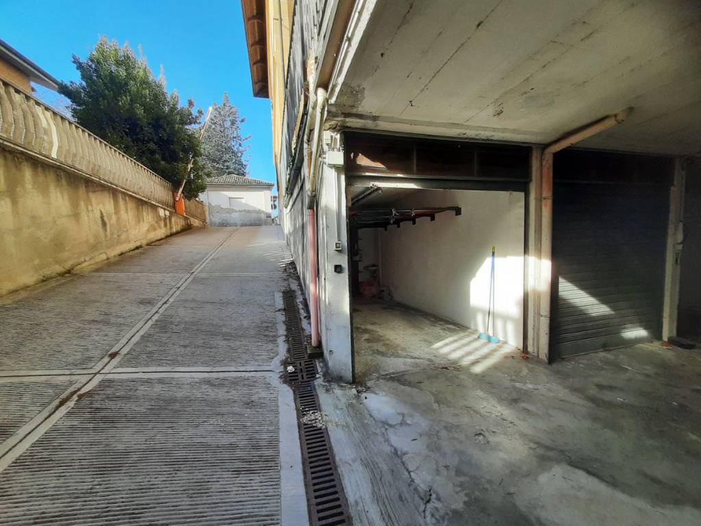 Garage in vendita a Ovada via Sant'Antonio