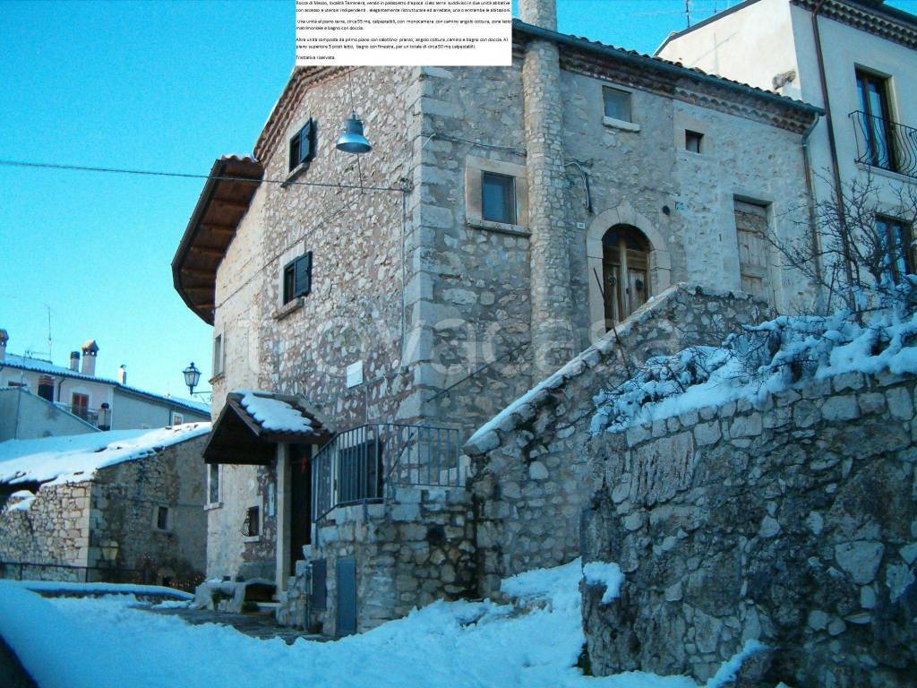 Appartamento in in vendita da privato a Rocca di Mezzo via Leucio Giuliani, 34