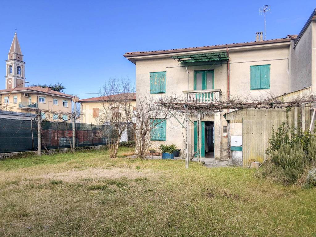 Villa in vendita a San Lorenzo Isontino via Gabriele d'Annunzio