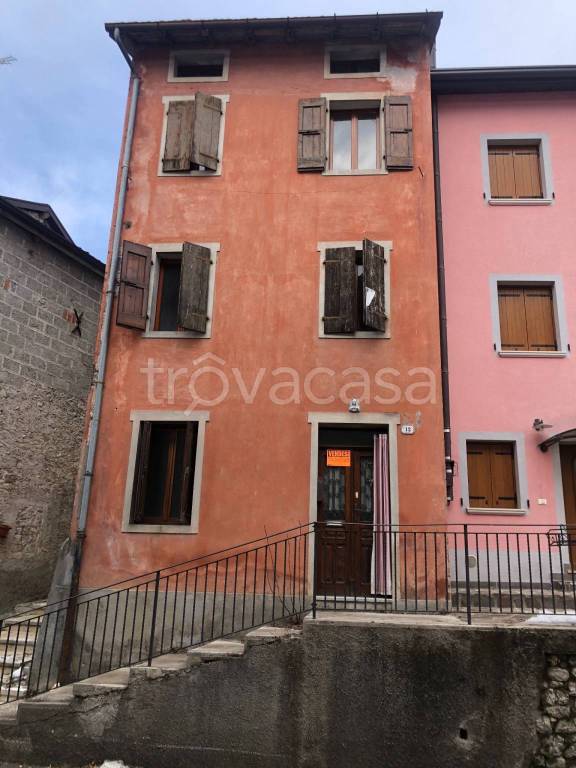 Villa a Schiera in in vendita da privato a Barcis via Dante Alighieri, 12