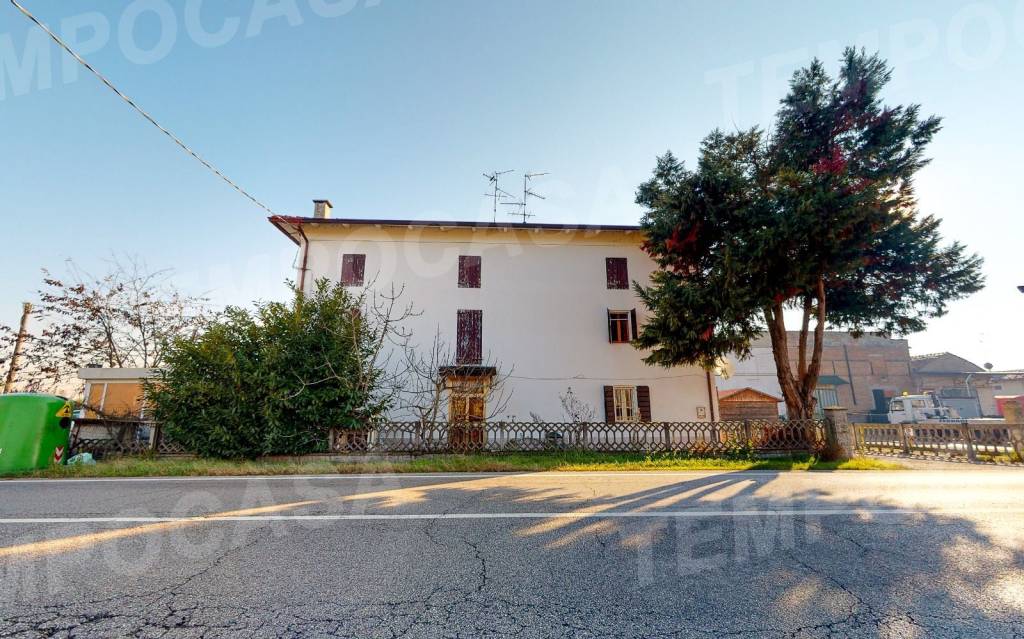 Villa Bifamiliare in in vendita da privato a Cento via di Renazzo, 46