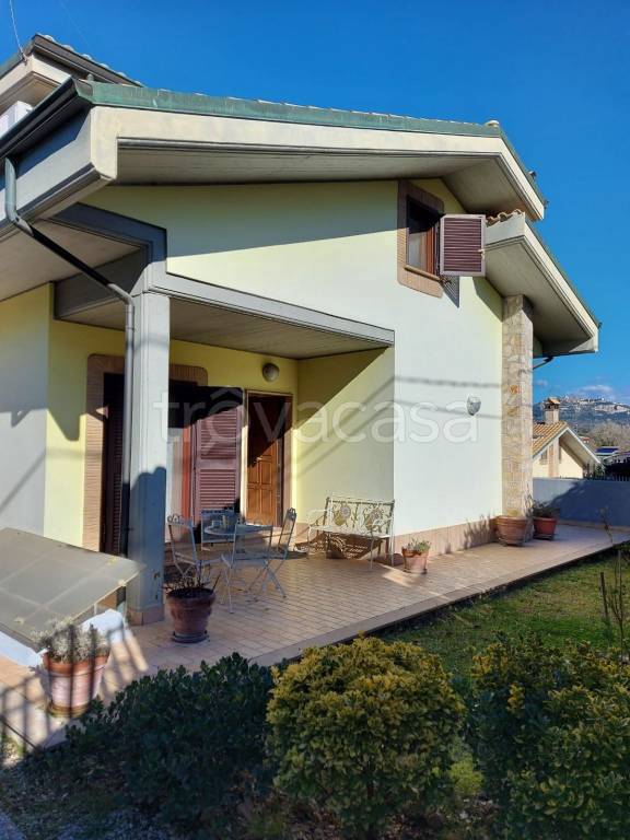 Villa a Schiera in vendita a Guidonia Montecelio via Renato Guttuso