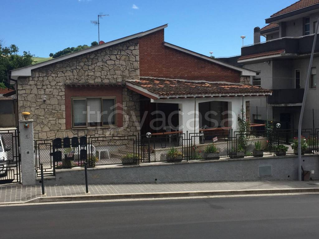 Villa Bifamiliare in in vendita da privato a Teramo viale Giovanni Bovio, 92