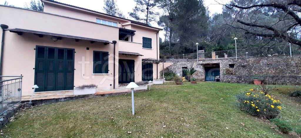 Villa in vendita a Garlenda via del Golf