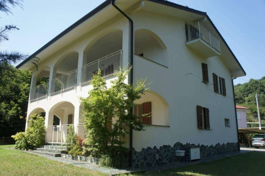 Villa Bifamiliare in vendita a Varazze via mogliazza