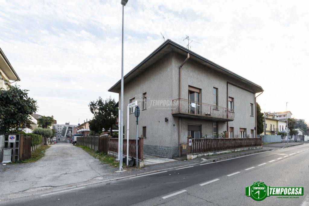 Villa Bifamiliare in vendita a Nova Milanese via Silvio Pellico 56