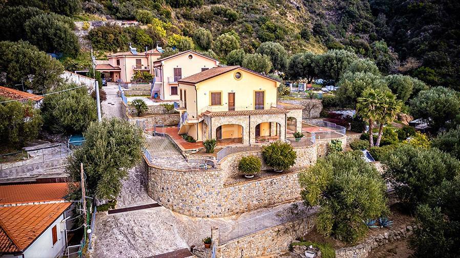 Villa Bifamiliare in vendita a Pisciotta via Stazione Vecchia