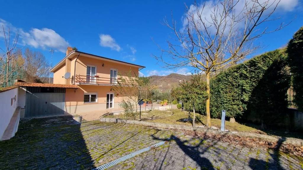 Villa in vendita a San Nicola Baronia via paduli, 8