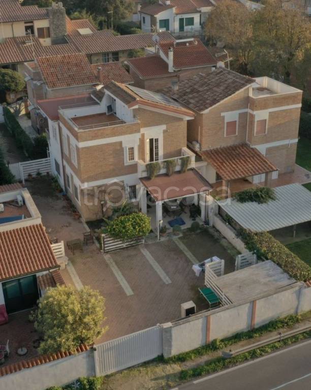 Villa Bifamiliare in in affitto da privato a Pomezia via Lago di Lugano, 39