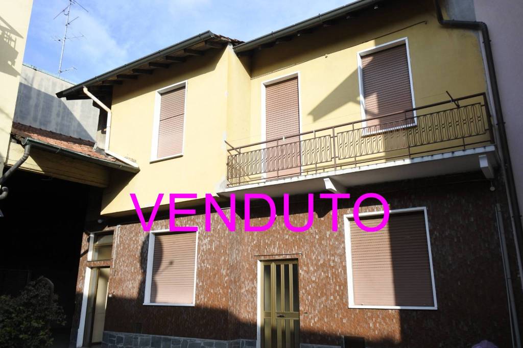 Appartamento in vendita a Garbagnate Milanese via Varese