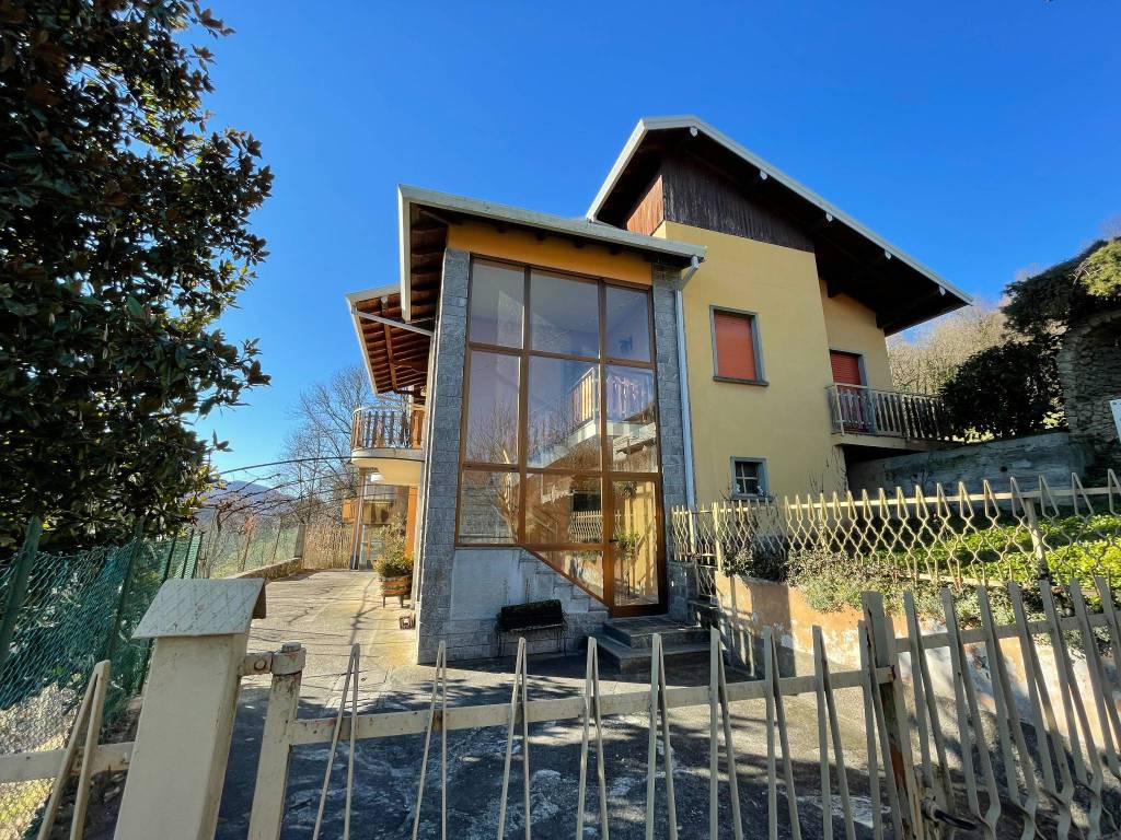 Villa Bifamiliare in vendita a Vertova via 11 Febbraio, 2