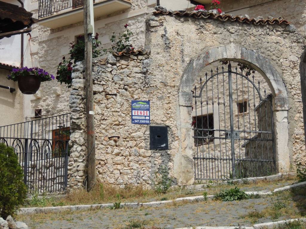 Casale in vendita a Castel del Monte salita del Lago