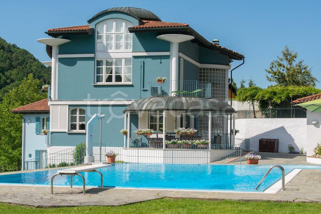 Villa in vendita a Cossano Belbo località Scorrone Strada Entracine