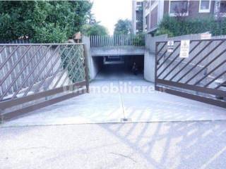 Garage in vendita a pioltello via lombardia, 55