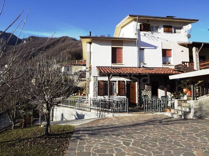 Villa a Schiera in vendita a Rota d'Imagna via a. Mazzucotelli, 3