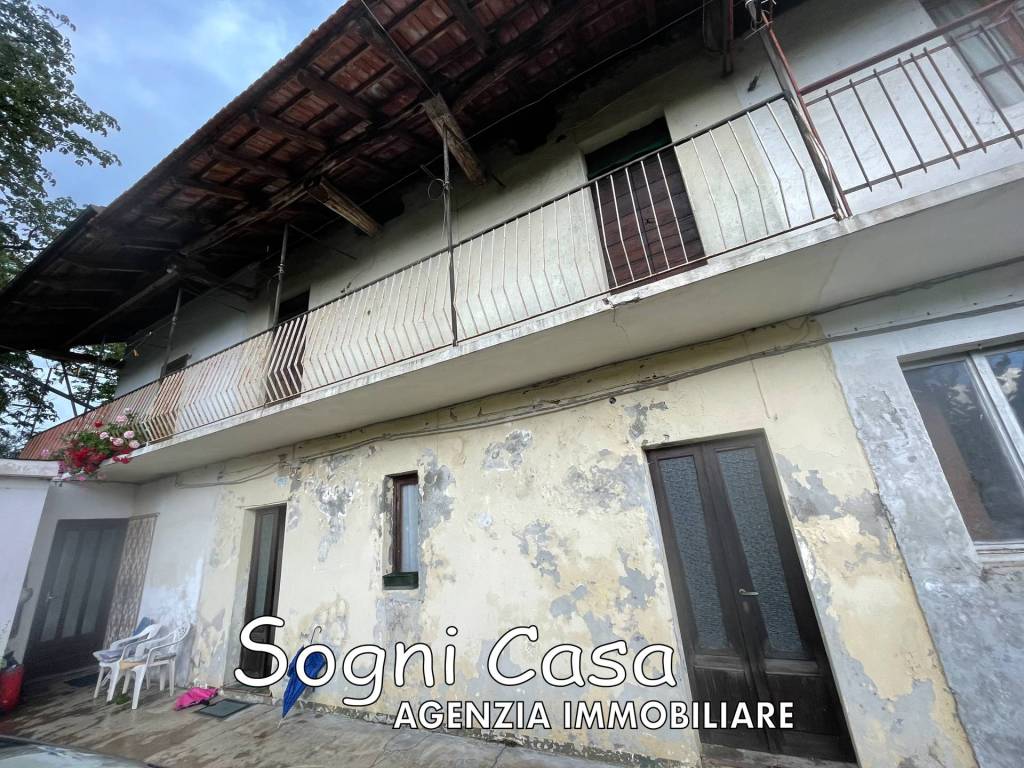 Casa Indipendente in vendita a Fontaneto d'Agogna località Vella