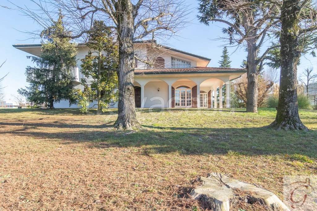Villa in vendita a Cento via ferrarese, 43
