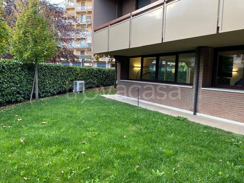 Villa in affitto a Modena via Carlo Sigonio, 3