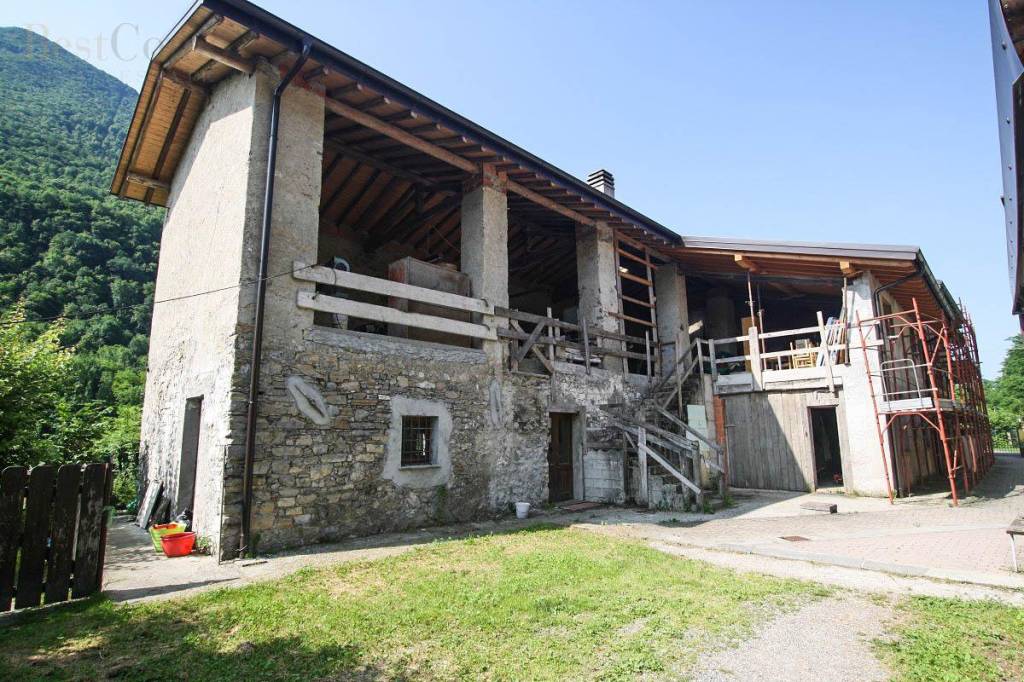Casale in vendita a Porlezza via Calbiga, 4