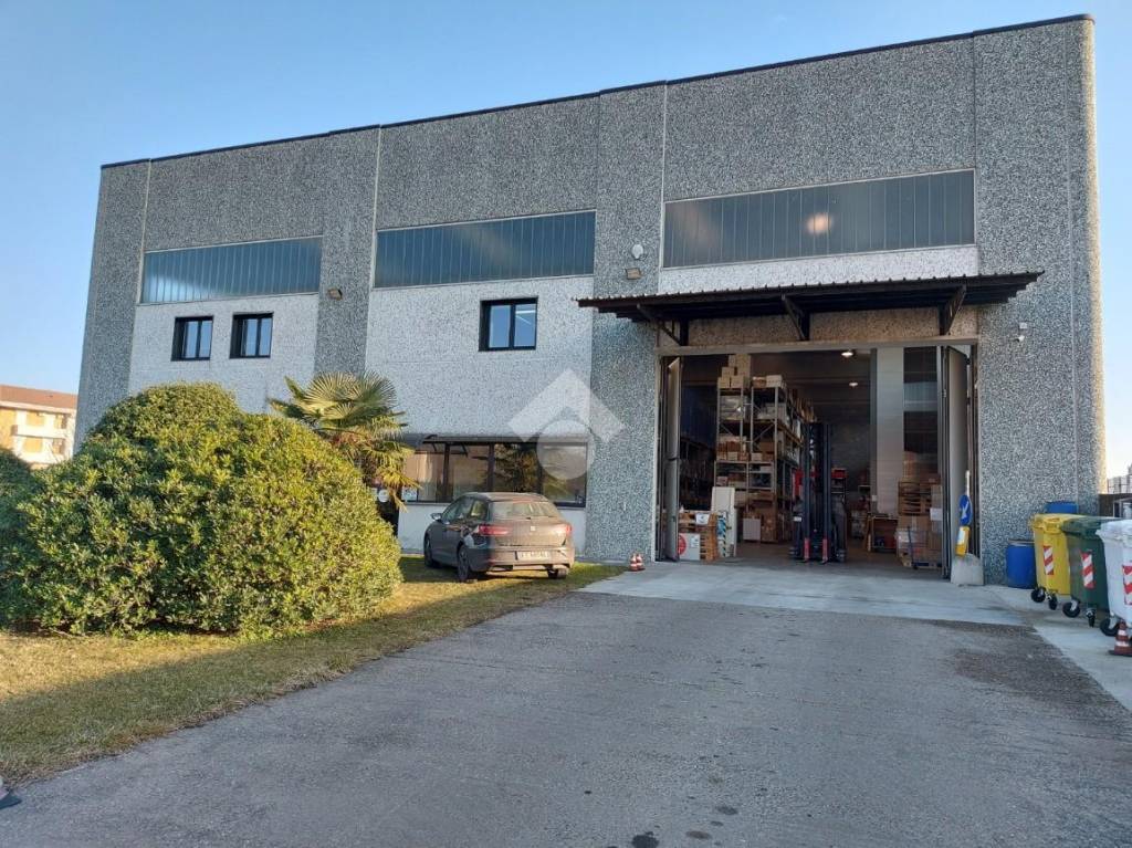 Capannone Industriale in vendita a Turbigo via Dante Alighieri, 3