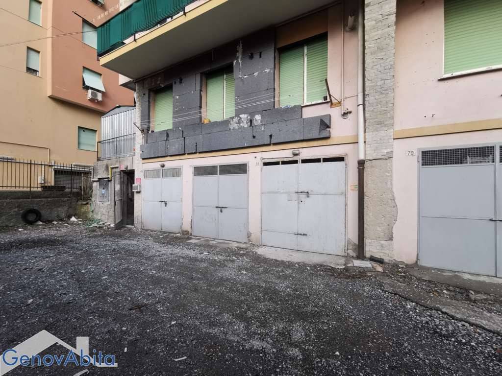 Magazzino in vendita a Genova via Elia Bernardini, 68R