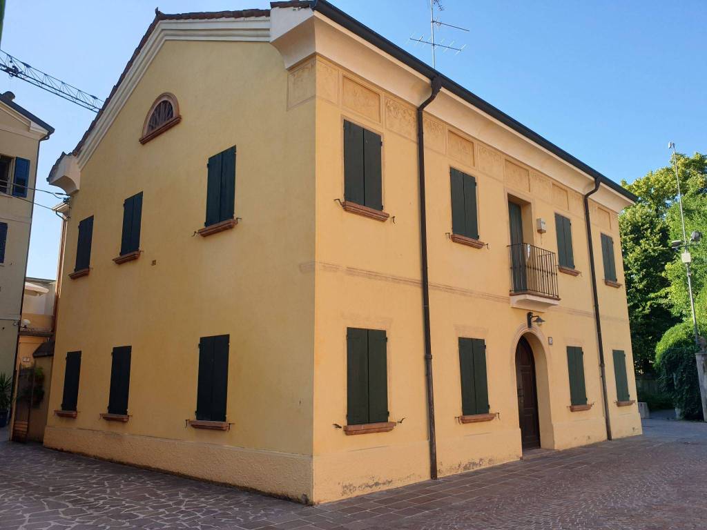 Villa in in vendita da privato a Rolo piazza Libertà, 1