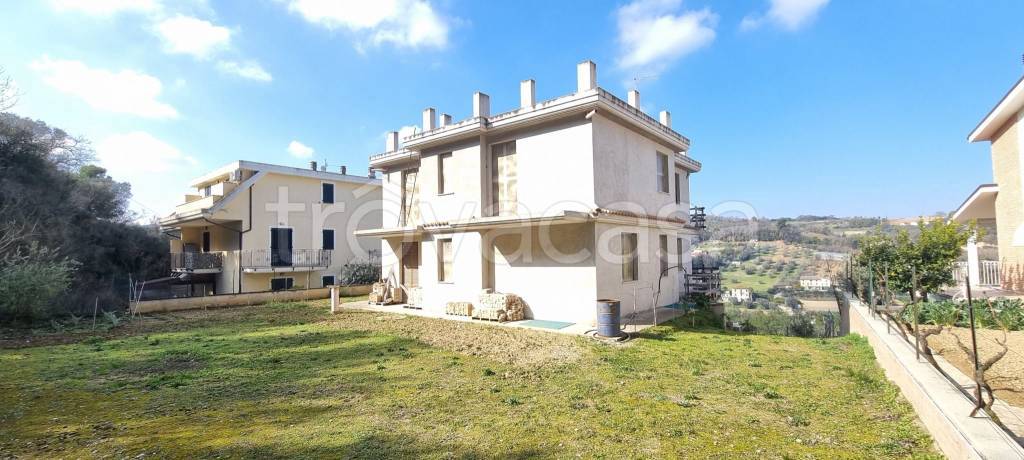 Villa Bifamiliare in vendita a Cupra Marittima via Umbria