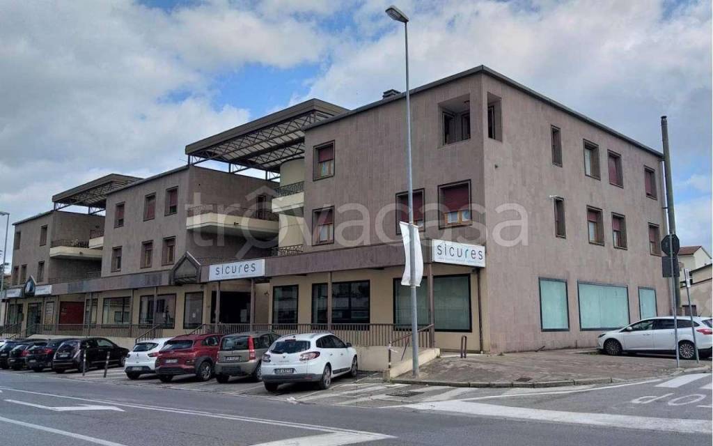 Filiale Bancaria in vendita a Montevarchi viale Armando Diaz 41