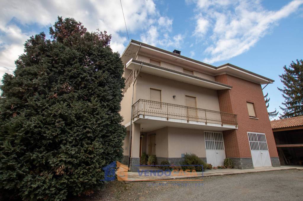 Villa Bifamiliare in vendita a Nizza Monferrato corso Asti, 46