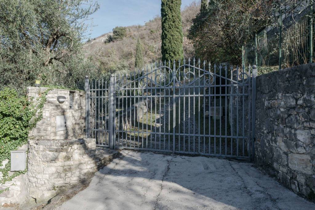 Villa in vendita a Torri del Benaco via per La Casetta