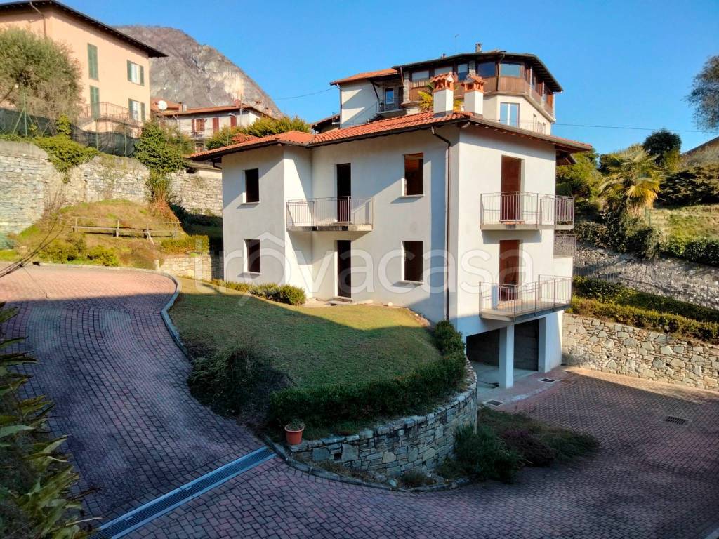 Villa in vendita a Griante via Giuseppe Mazzini, 9