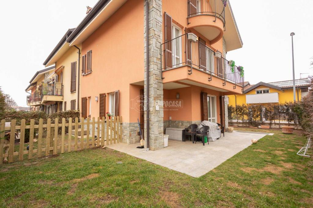 Villa a Schiera in vendita a Lonate Ceppino via Cavalier Giuseppe Truffini, 6
