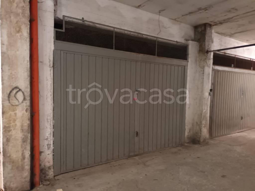Garage in vendita a Pomezia viale Dante Alighieri