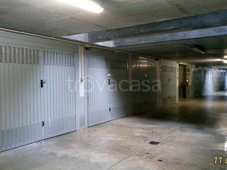 Garage in vendita a Monza via Antonio Pacinotti, 5