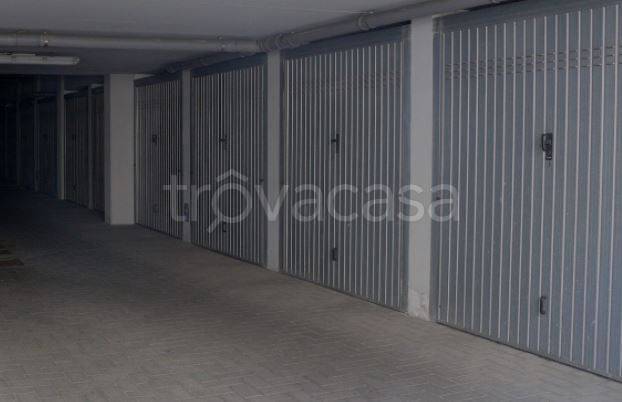 Garage in affitto a Omegna via Giacomo Matteotti, 22