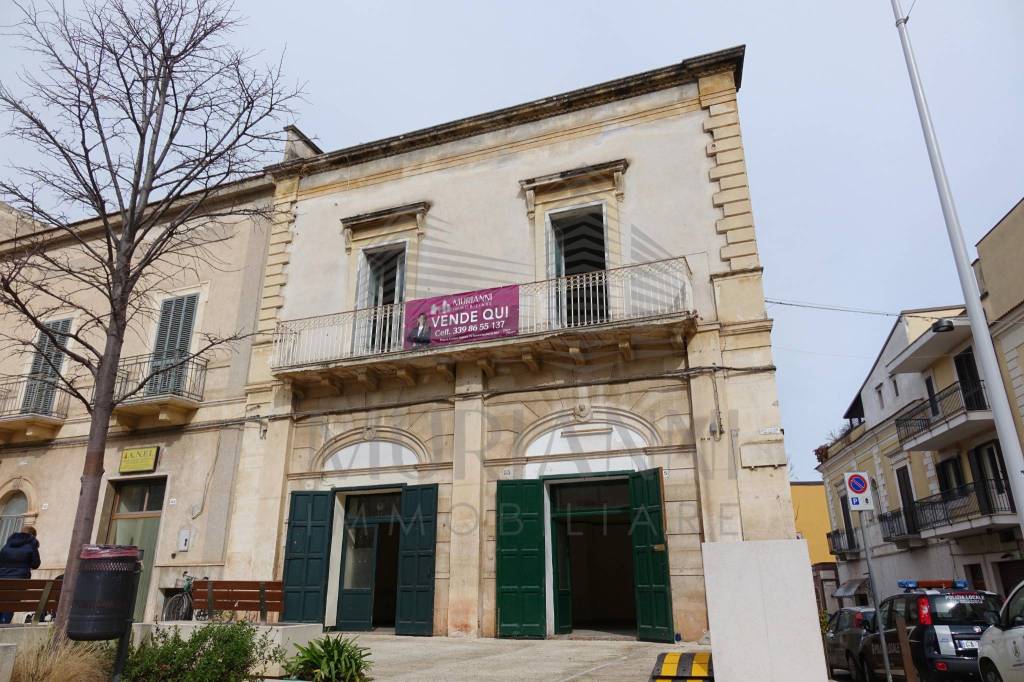 Intero Stabile in vendita a Sannicandro di Bari piazza Unità d'Italia
